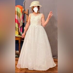 White Lace Bodice Tulle Wedding Dress